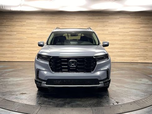 Used 2025 Honda Pilot Touring image 18