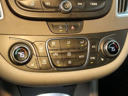 Used 2021 Chevrolet Malibu LT image 25