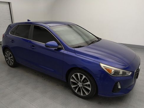 Used 2019 Hyundai Elantra GT image 11