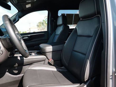 Used 2025 Chevrolet Suburban Premier image 14