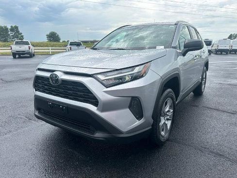 Used 2025 Toyota RAV4 LE AWD/4WD image 4