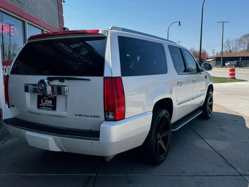 Used 2011 Cadillac Escalade ESV Luxury AWD/4WD image 5