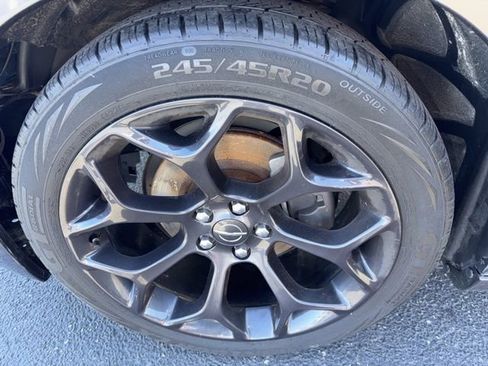 Used 2019 Chrysler 300 S image 30