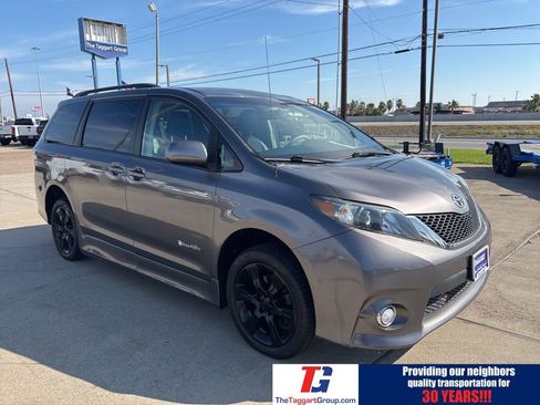 Used 2012 Toyota Sienna SE image 8
