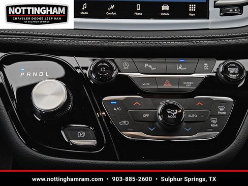 New 2026 Chrysler Pacifica Select image 12