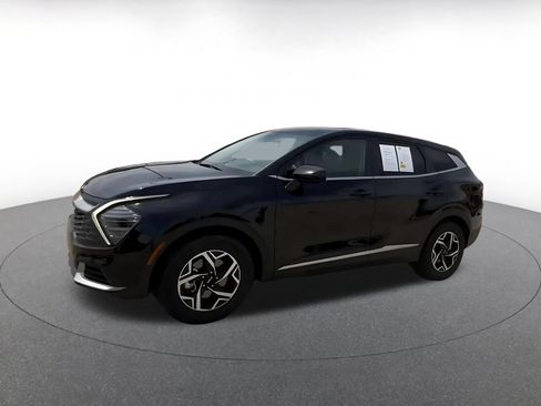 Used 2025 Kia Sportage LX FWD image 8