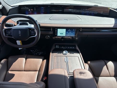 New 2026 Lincoln Navigator Reserve AWD/4WD image 18