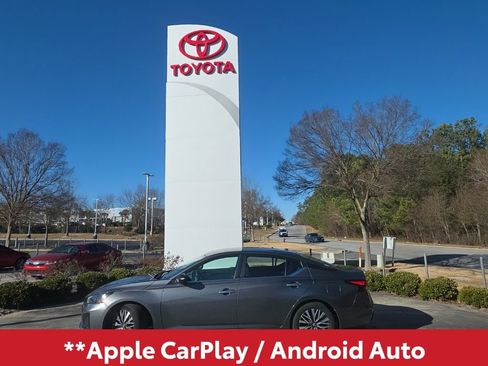 Used 2024 Nissan Altima 2.5 SV image 3