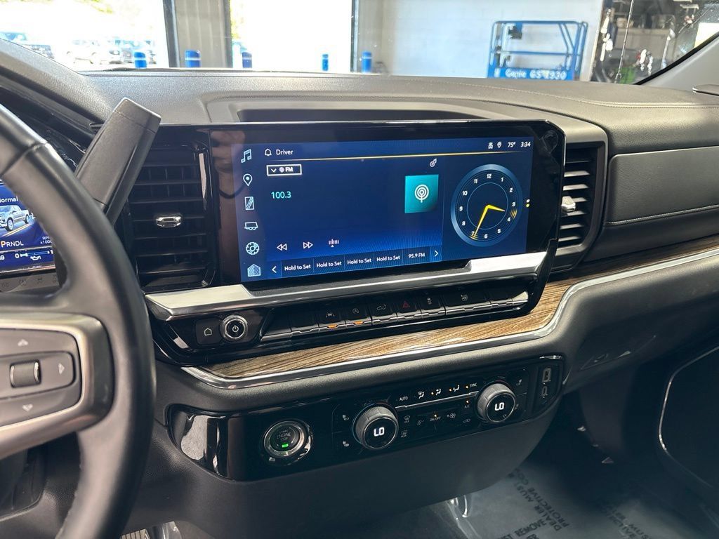 Used 2024 Chevrolet Silverado 1500 LT AWD/4WD image 16