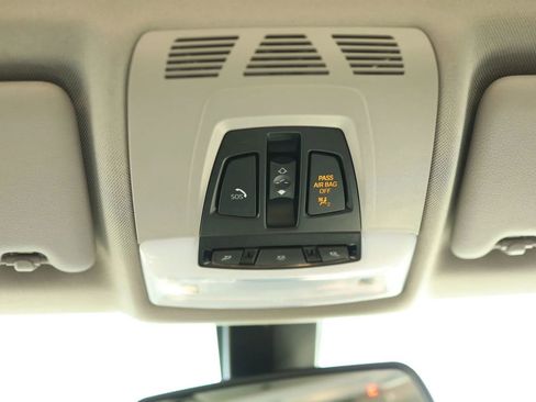 Used 2018 BMW 320i xDrive 320i xDrive Sedan 4D w/ Convenience Package image 29