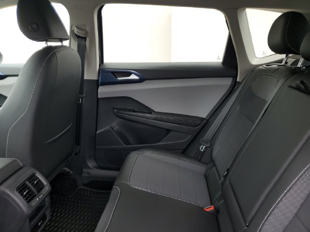 Certified 2024 Volkswagen Taos SE FWD image 16
