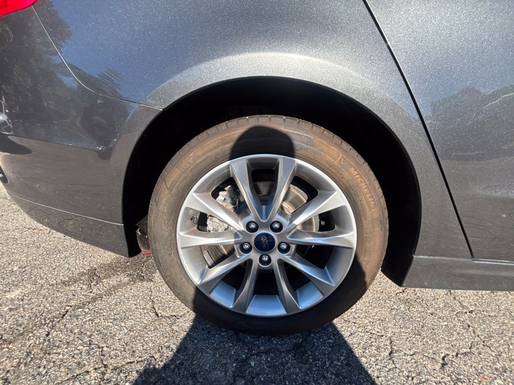 Used 2017 Ford Fusion SE FWD image 25
