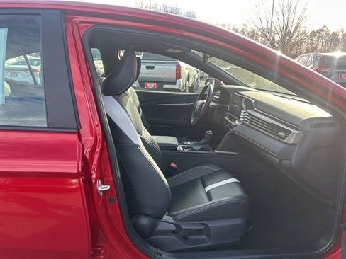 Used 2025 Toyota Camry SE image 13