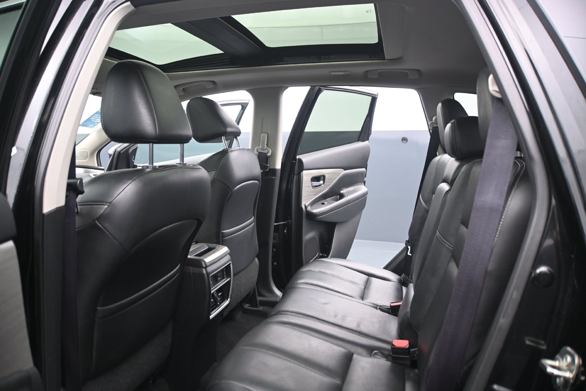 Used 2015 Nissan Murano Platinum w/ Platinum Technology Package AWD/4WD image 17