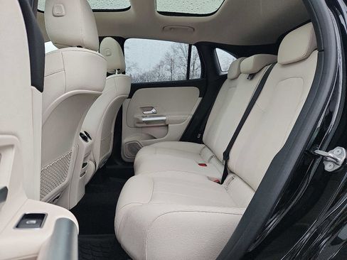 Used 2023 Mercedes-Benz GLA 250 4MATIC image 9