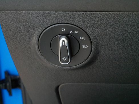 Certified 2025 Volkswagen Taos SE AWD/4WD image 27