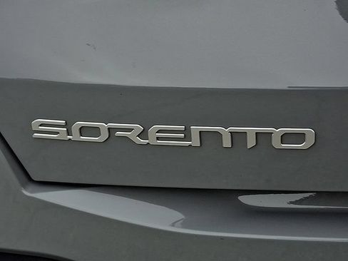 Certified 2025 Kia Sorento SX FWD image 31