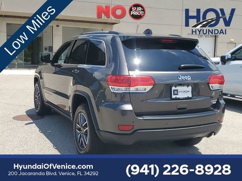 Used 2019 Jeep Grand Cherokee Laredo w/ Laredo X Package RWD image 6
