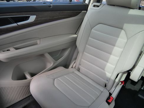 Certified 2025 Volkswagen Atlas SEL image 12