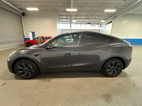 Used 2024 Tesla Model Y Long Range RWD image 6