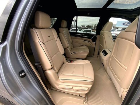 Used 2024 Cadillac Escalade Premium Luxury w/ Performance Package image 19