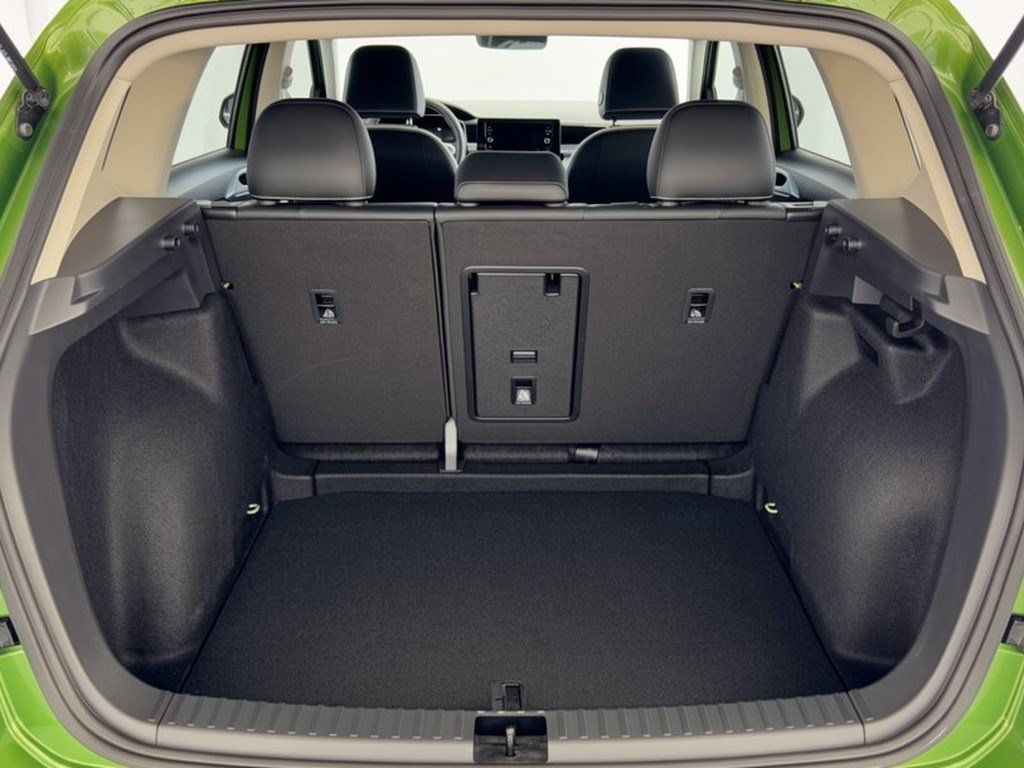 Certified 2026 Volkswagen Taos SE FWD image 28