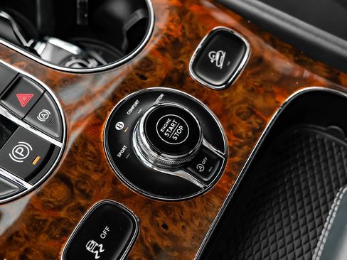 Used 2019 Bentley Bentayga AWD/4WD image 17