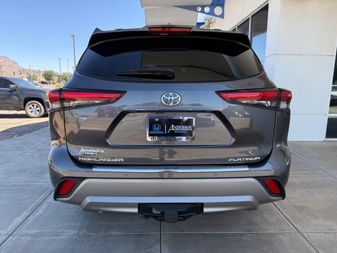 Used 2021 Toyota Highlander Platinum FWD image 7