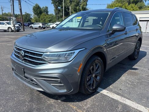 Used 2024 Volkswagen Tiguan SE AWD/4WD image 3