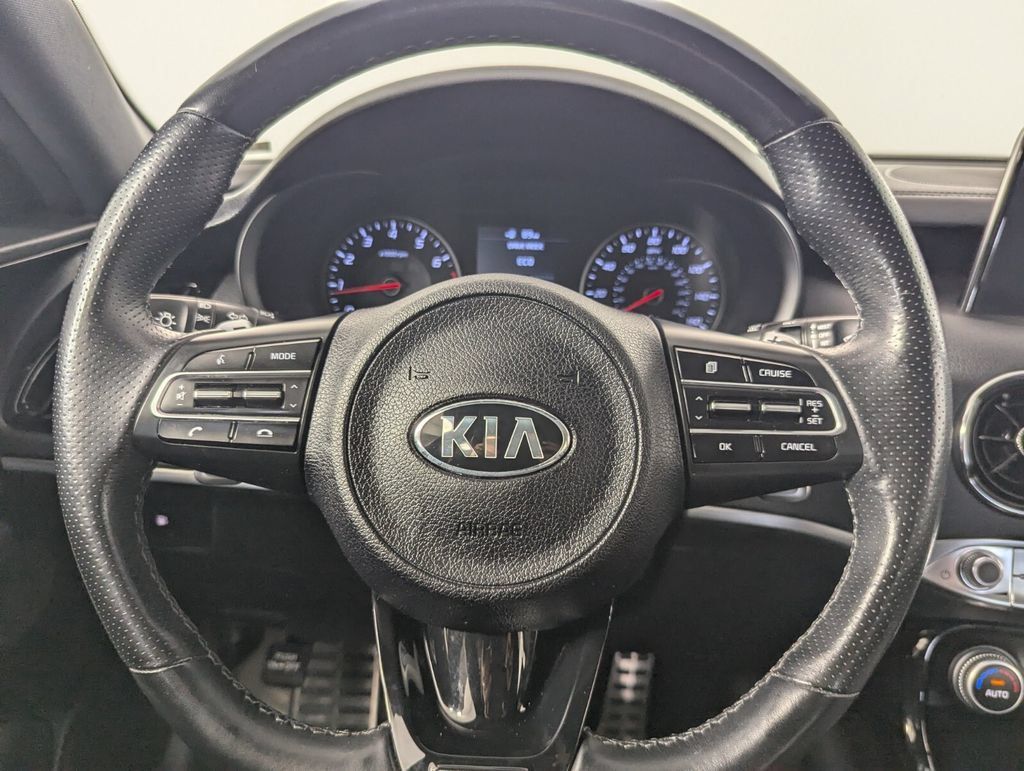 Used 2021 Kia Stinger GT-Line w/ Sun & Sound Package RWD image 14