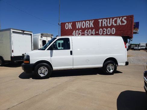 Used 2020 Chevrolet Express 2500 w/ Driver Convenience Package RWD image 2