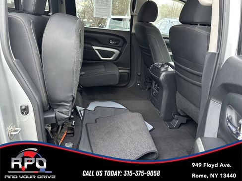 Used 2018 Nissan Titan SV w/ SV Convenience Package image 32
