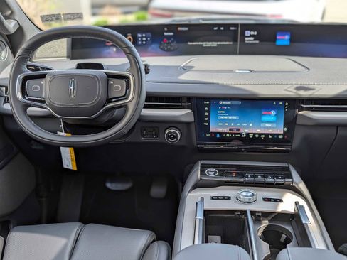 New 2026 Lincoln Navigator Reserve AWD/4WD image 5