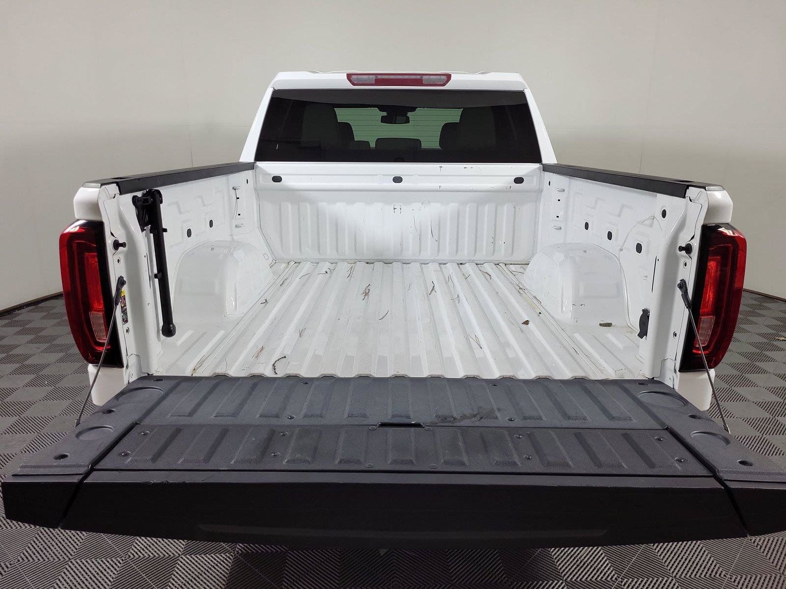 Used 2025 GMC Sierra 1500 SLT RWD image 9