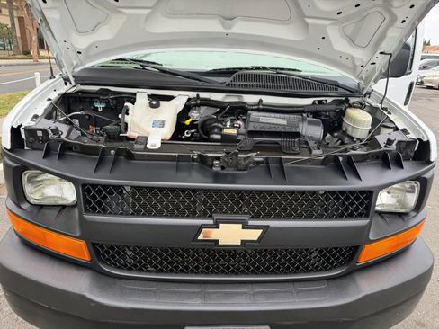 Used 2015 Chevrolet Express 2500 RWD image 28