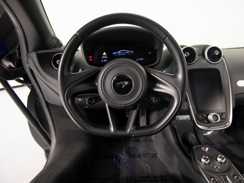 Used 2020 McLaren GT image 11