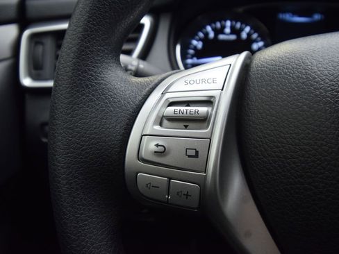 Used 2016 Nissan Rogue S w/ Appearance Package image 24