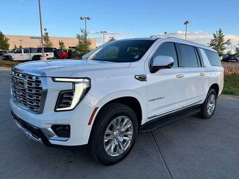 Used 2025 GMC Yukon XL Denali AWD/4WD image 3