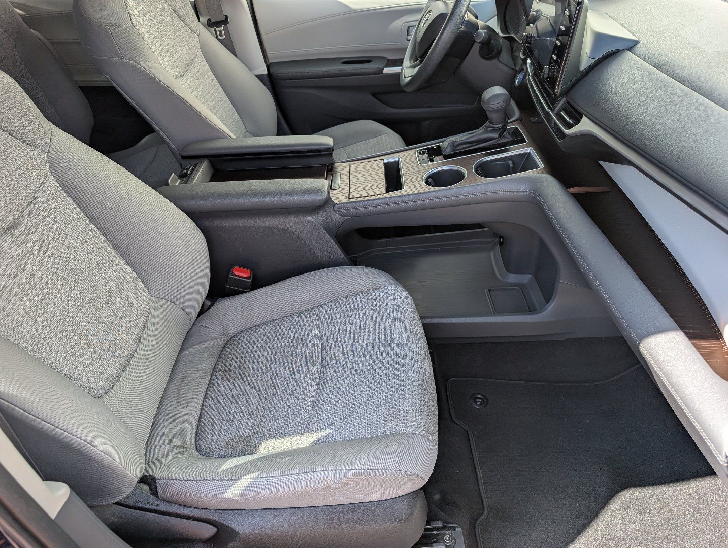 Used 2022 Toyota Sienna LE FWD image 11