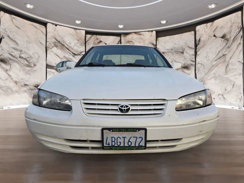 Used 1998 Toyota Camry XLE FWD image 2