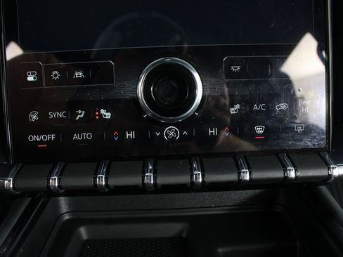 Used 2024 GMC Acadia AT4 w/ Luxury Package image 7