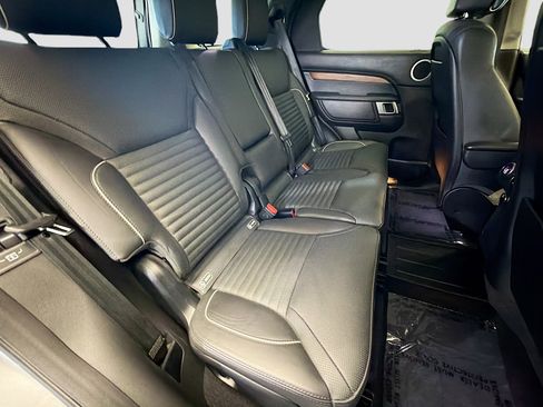 Used 2017 Land Rover Discovery HSE Luxury image 14