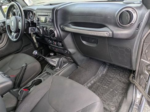Certified 2018 Jeep Wrangler Sport AWD/4WD image 23