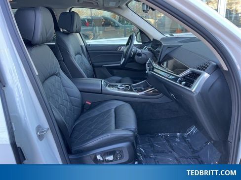 Used 2024 BMW X7 xDrive40i w/ Executive Package image 23