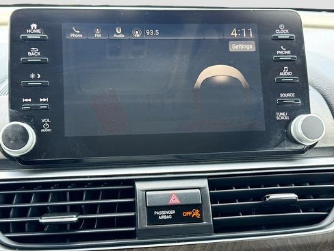 Used 2018 Honda Accord EX image 31