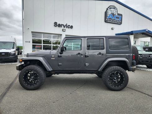 Used 2016 Jeep Wrangler Unlimited Sahara image 8