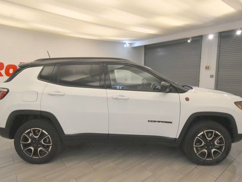 Used 2024 Jeep Compass Trailhawk AWD/4WD image 6