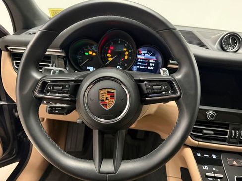 Certified 2022 Porsche Macan AWD/4WD image 18