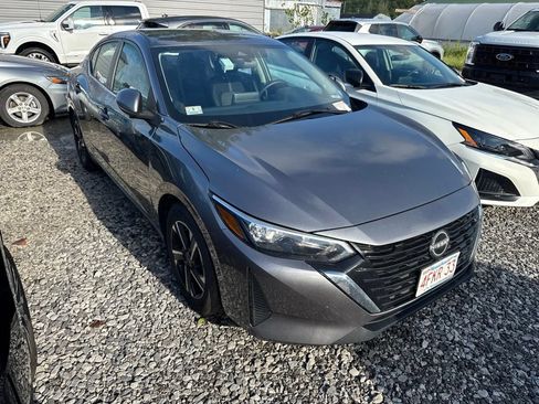 Used 2024 Nissan Sentra SV FWD image 2
