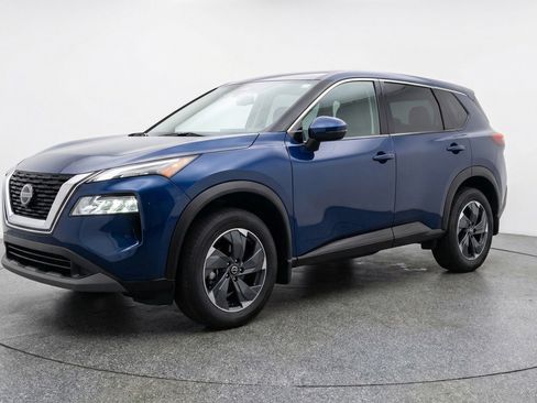 Used 2025 Nissan Rogue SV image 3